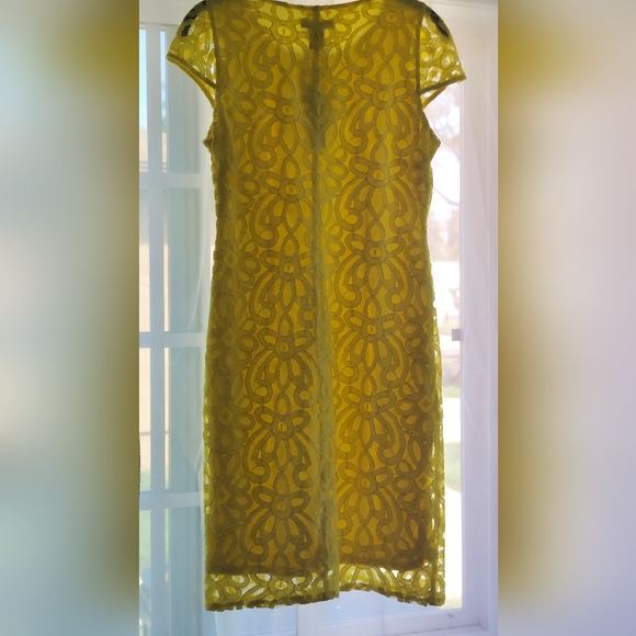 🌼Yellow-laced Sheath Dress, Size 6 petite - Picture 4 of 16